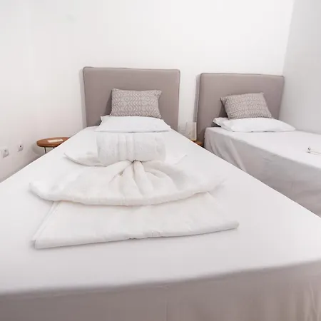 Villa Elegant - Private Pool, Heated Jacuzzi & Sea Breeze In Chanioti, Chalkidiki