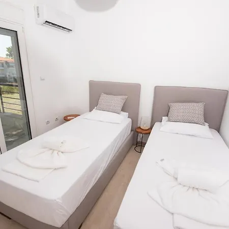 Villa Elegant - Private Pool, Heated Jacuzzi & Sea Breeze In Chanioti, Chalkidiki Hanioti
