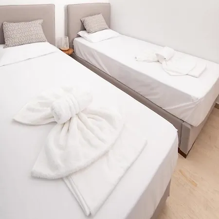 Elegant - Private Pool, Heated Jacuzzi & Sea Breeze In Chanioti, Chalkidiki Hanioti