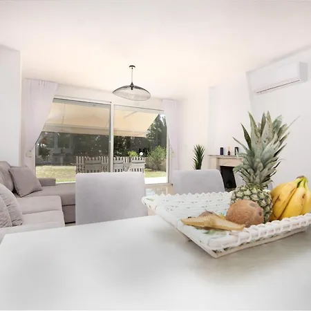 Villa Elegant - Private Pool, Heated Jacuzzi & Sea Breeze In Chanioti, Chalkidiki *