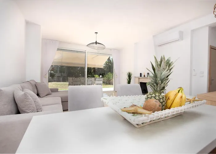 Vila Elegant - Private Pool, Heated Jacuzzi & Sea Breeze In Chanioti, Chalkidiki *