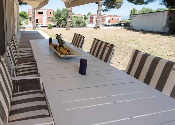 Vila Elegant - Private Pool, Heated Jacuzzi & Sea Breeze In Chanioti, Chalkidiki