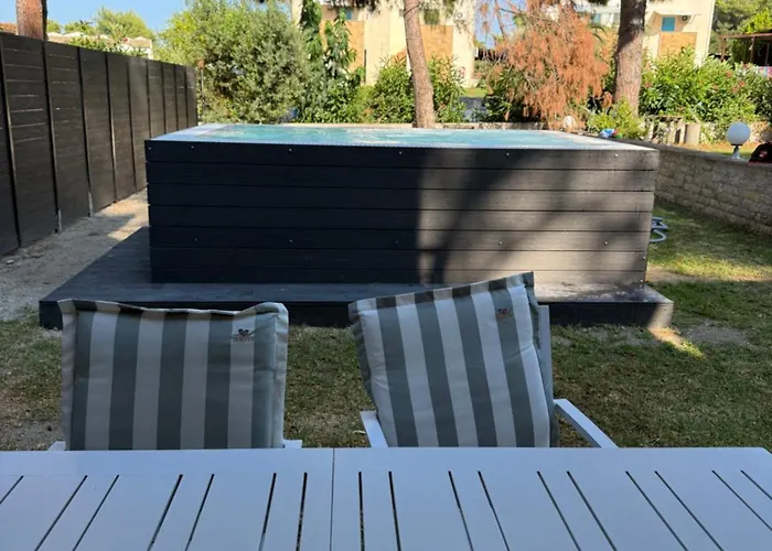 Elegant - Private Pool, Heated Jacuzzi & Sea Breeze In Chanioti, Chalkidiki *