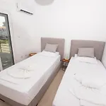 Villa Elegant - Private Pool, Heated Jacuzzi & Sea Breeze In Chanioti, Chalkidiki Hanióti