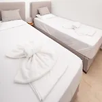 Elegant - Private Pool, Heated Jacuzzi & Sea Breeze In Chanioti, Chalkidiki Hanióti