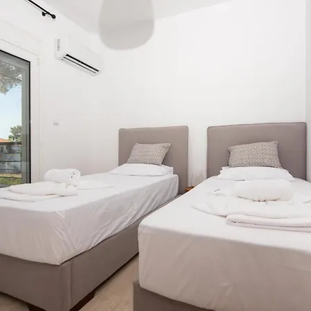 Elegant - Private Pool, Heated Jacuzzi&sea Breeze In Chanioti, Chalkidiki Villa
